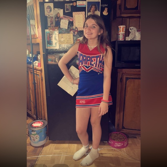 Hi,I love being a Posher,my name is Amanda, also love to shop!have lots to post! - Picture 7 of 12